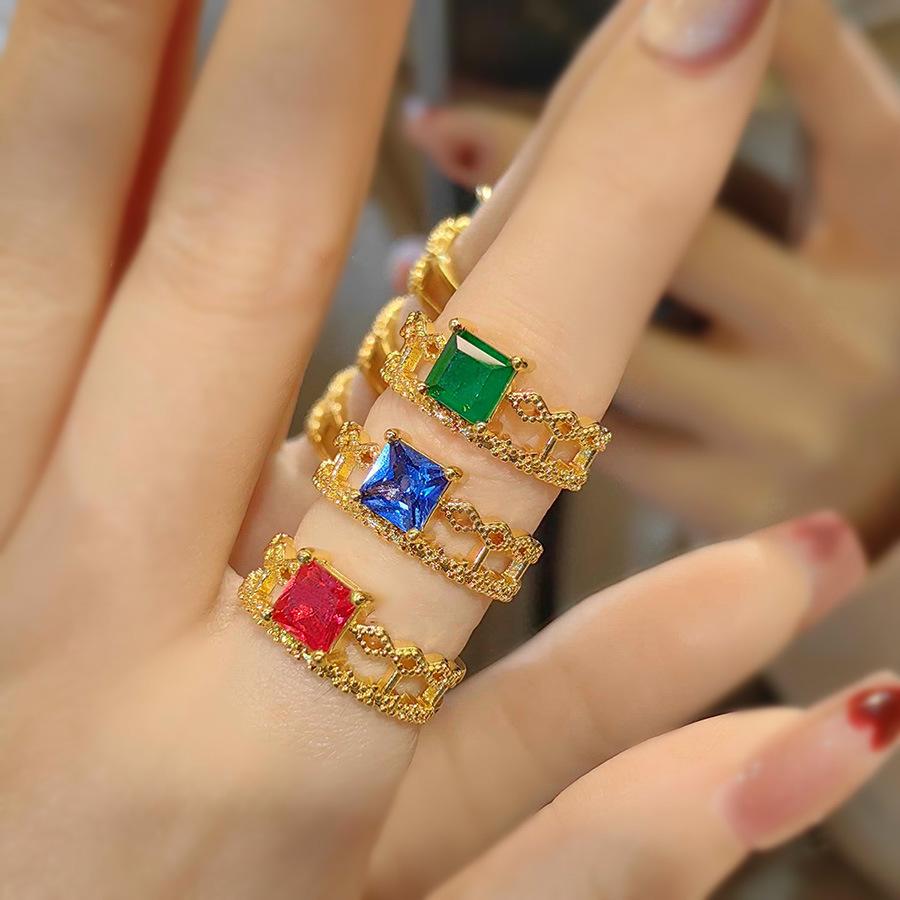18K Gold European Retro Princess Style Gentle Lace Pigeon Blood Red Corundum Ring Blue Spinel Emerald Women'S Ring