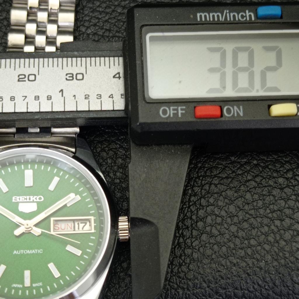 JAPAN VINTAGE SEIKO 5 AUTOMATIC REFURBISHED MENS GREEN DIAL WATCH a440638-9 Sk-a440638-1