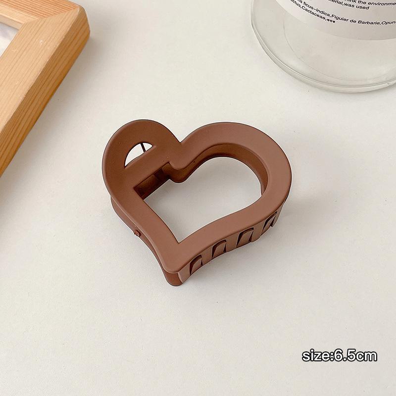 Versatile Milk Coffee Hair Clip: Large, Simple Shark Design for Women