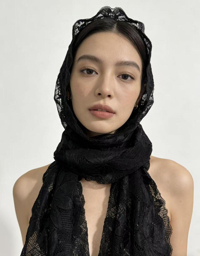 Elegant Lace Trim Scarf: Versatile, Stylish, Age-Defying Accessory for All Seasons