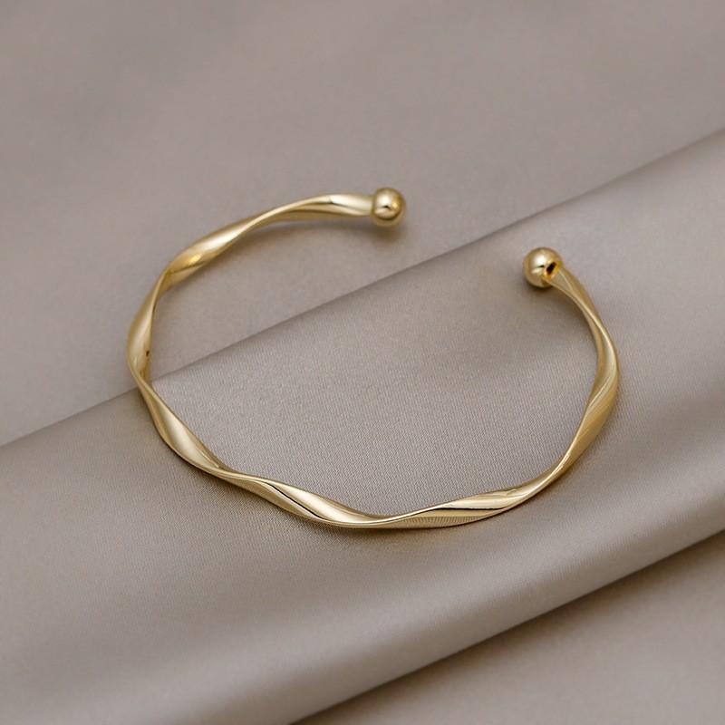 

Personalized Classic Premium Retro Twisted Gold Color Metal Bracelet Women New Trend Girls Unusual Gift Accessories
