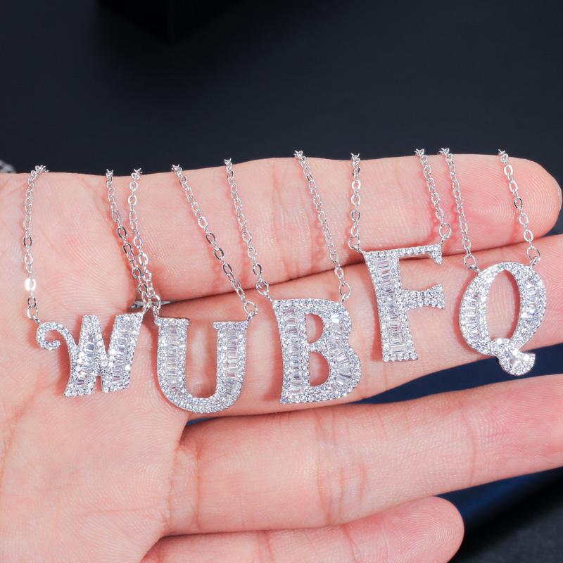 WWJ Collier élégant avec pendentif en zircone cubique brillant avec 26 lettres initiales
