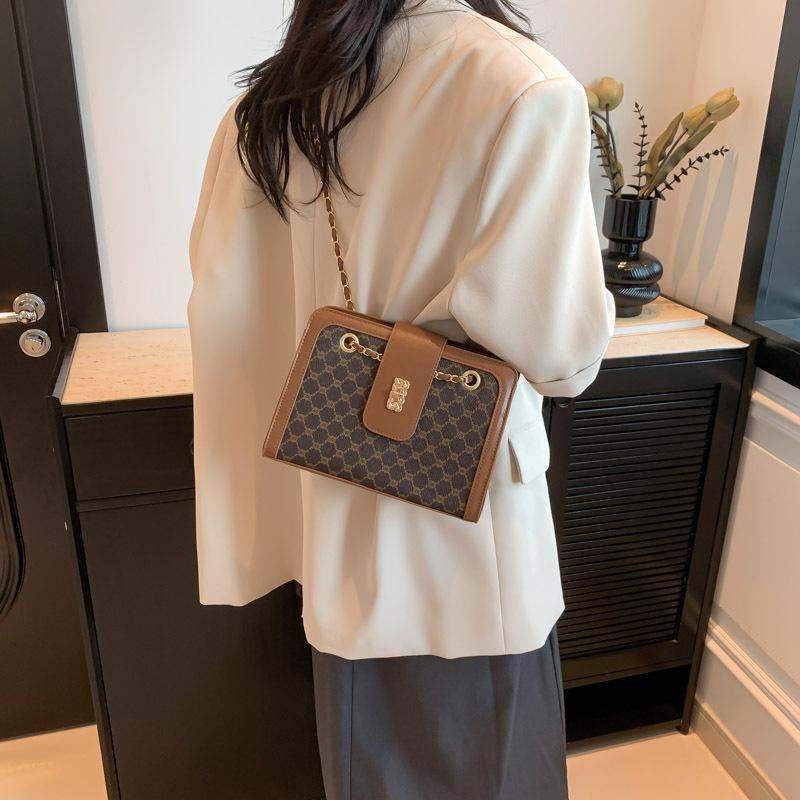 Large Capacity Personalized Chain Bag Fashionable One-shoulder Simple Bag Women's Summer New Crossbody Bag Small Square Bag
