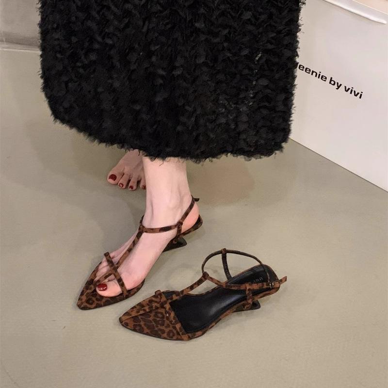 

Сандалии на танкетке, на высоком каблуке, красные, с острым носком, на тонком ремешке, туфельки феи, новые, с юбкой, обувь с леопардовым принтом 40 цветной печати леопарда