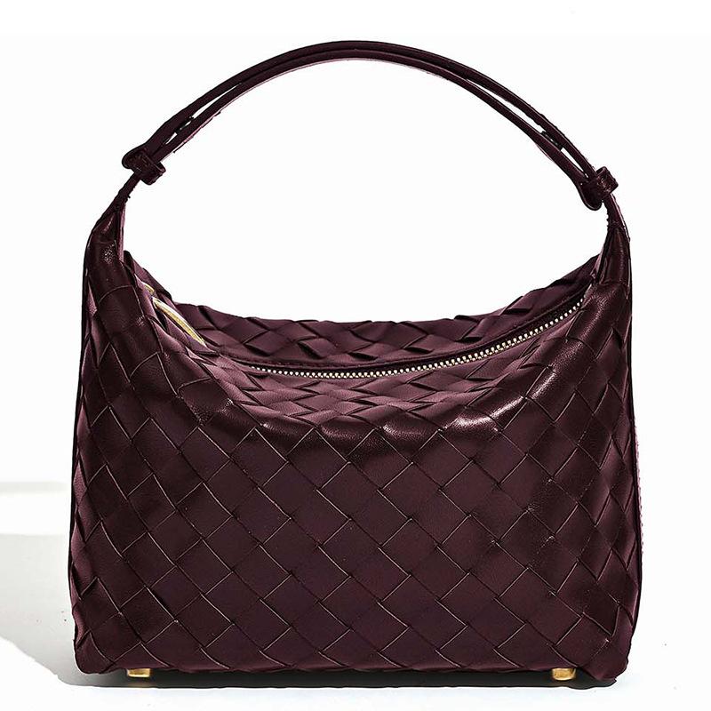 New woven shoulder handbag, lambskin lunch box bag, fashionable and high-end underarm bag, messenger bag.