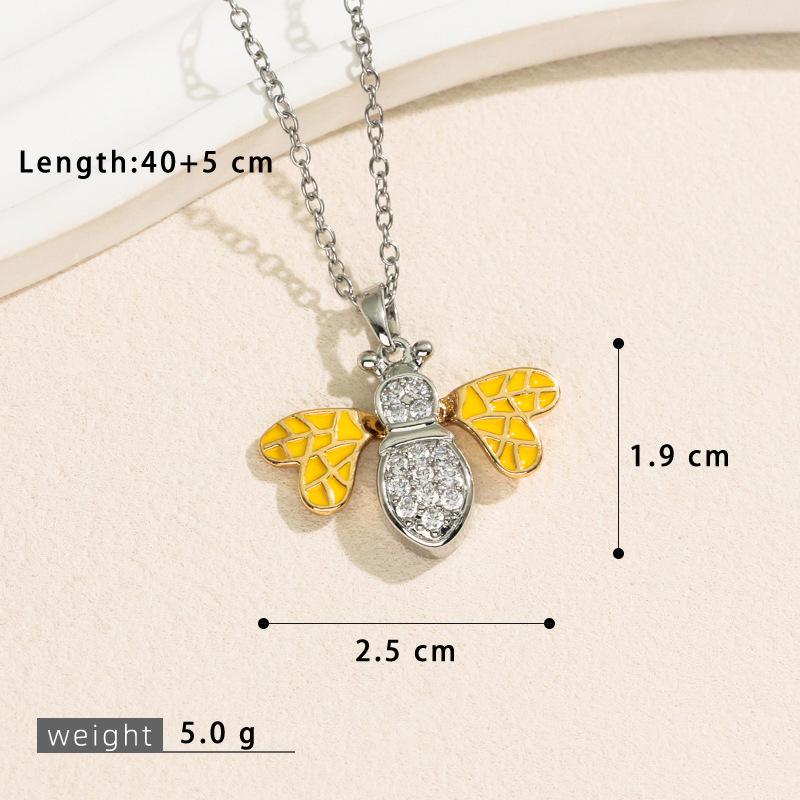 Multicolor Little Bee Pendant Necklace: European & American Style, Simple Oriental Pastoral Design for Women