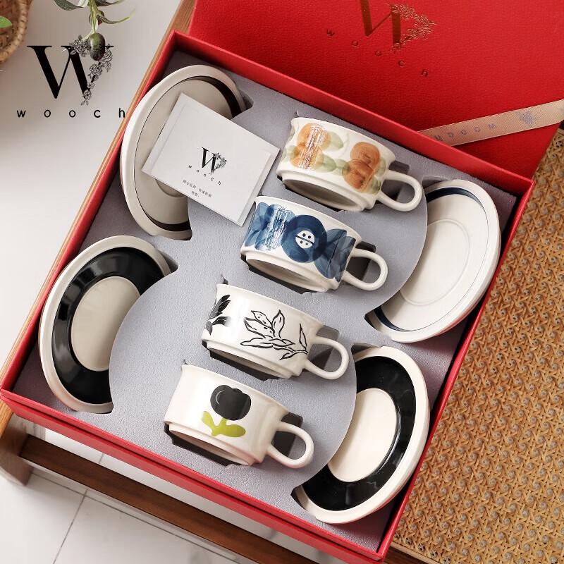 WOOCH Vintage 4-Cup & Saucer Set
