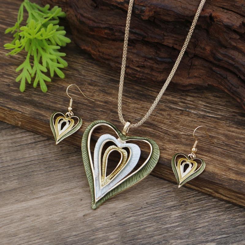 

Новый эмалевый цвет полый кулон-серьги с любовью женская мода осень и зима универсальное ожерелье с сердцем