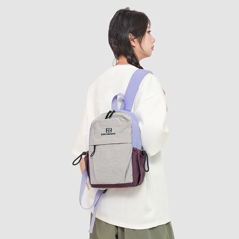 Backpack women's 2025 summer new trendy cool lightweight contrasting color simple backpack female college student sports travel backpack