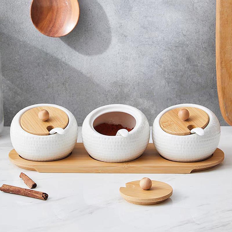 Set di barattoli per spezie in ceramica con coperchio in bambù, cucchiaino e vassoio, contenitore per sale, zucchero e condimenti da cucina