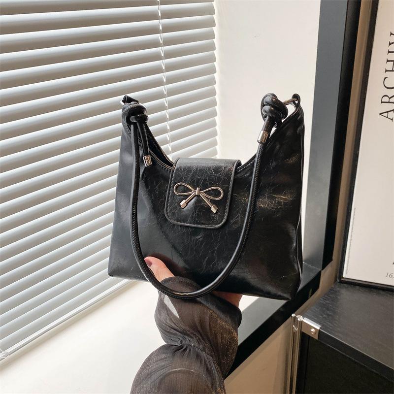 

Portable red bag women s 2025 new trendy Korean niche underarm bag versatile ins shoulder messenger bag