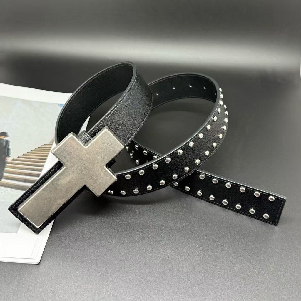 Punk-Ledergürtel mit Nietenkreuz für Männer und Frauen mit Legierungsschnalle Modeaccessoire