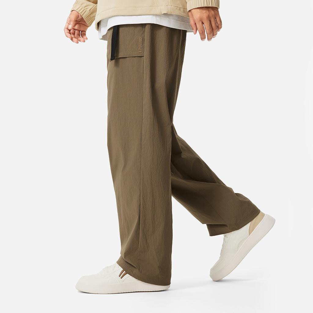 Li Ning Série Lifestyle Sportif Imperméable Couleur Unie Ample Confortable Jambe Large Coupe Droite Taille Moyenne Pantalon Décontracté d'Hiver Homme pantalon AYKUA15-3