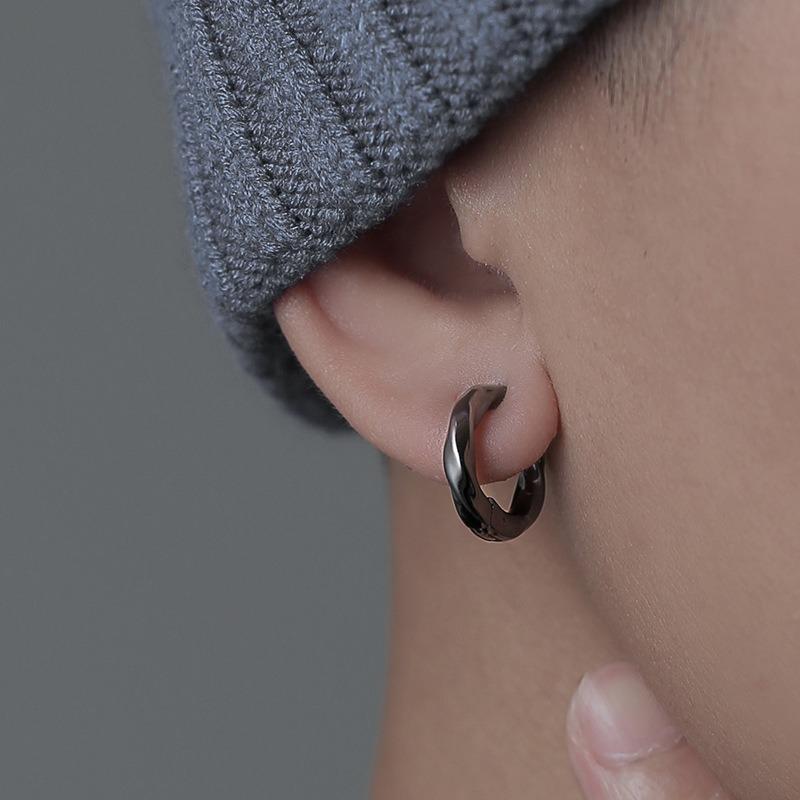 

Ear Cuff Earrings Without Ear Holes for Men, with A Sophisticated Look. Hollow Fake Ear Studs for Hip-hop Style. Black - 1 pair