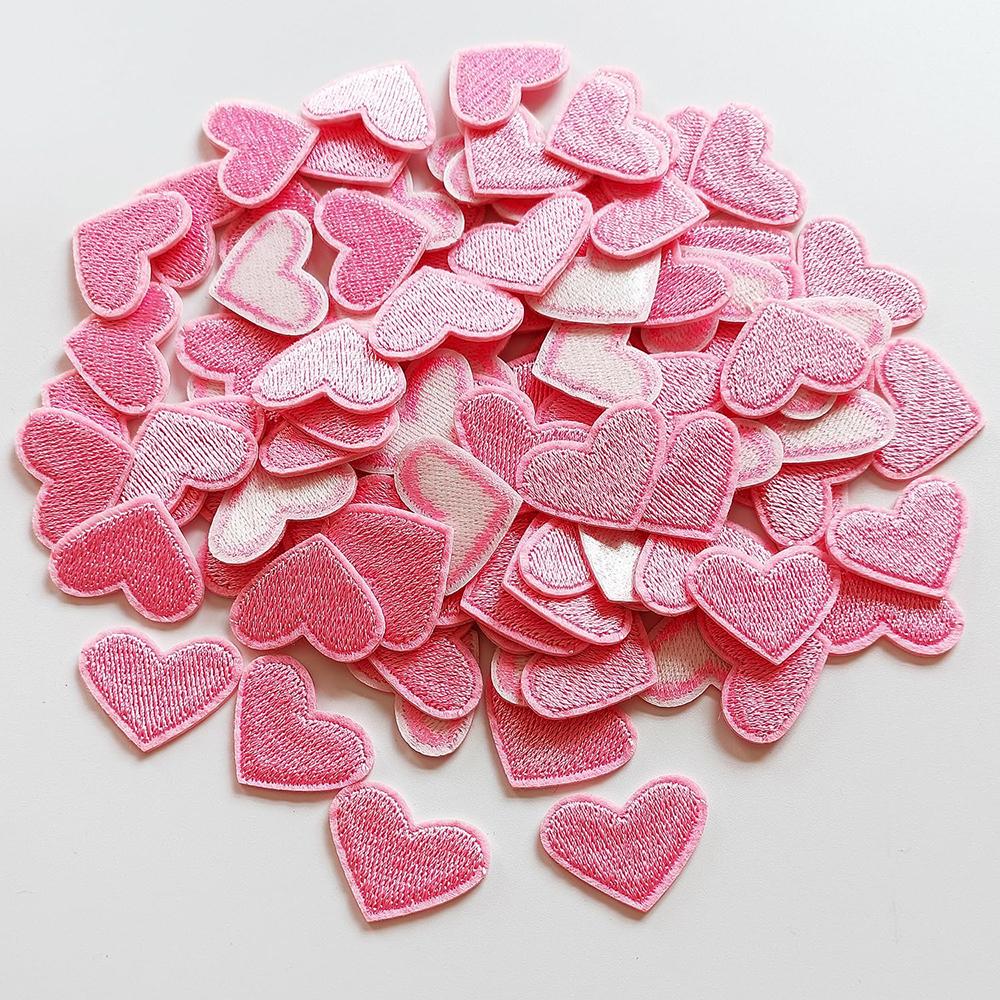20 ks Barevné nášivky ve tvaru srdce s výšivkou srdce, aplikace, nášivka na oblečení, dekorace
