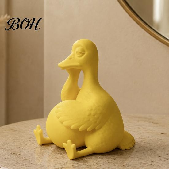 Cute Duck Desk Ornaments Daydreaming Figurine, Minimalist Holding An Egg Sculpture, Resin Delicate PLA Figures Animal Statue, Creative Desktop