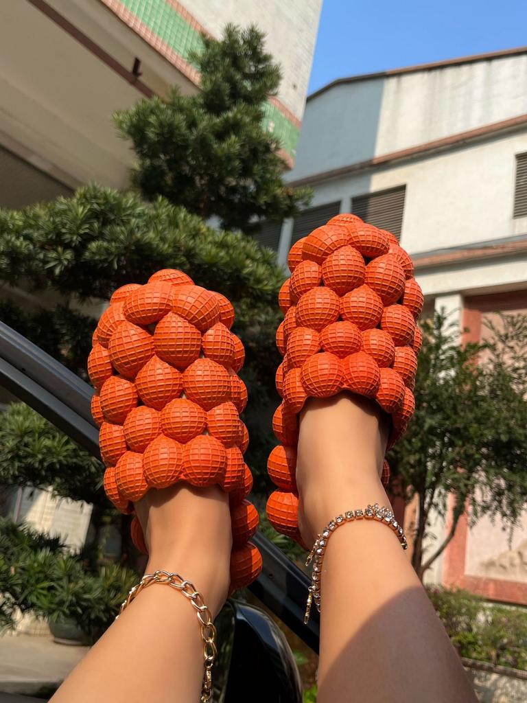 Fashion Women Summer Slippers Funny Bubbles Balls Soft EVA Couple Young Massage Slipper Female Home Street Shoes Ladies Fashion Slides