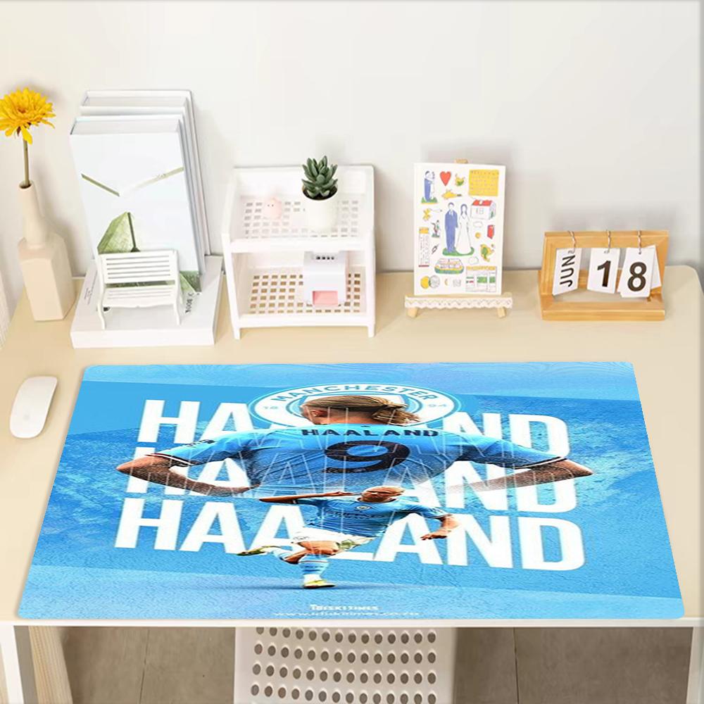 Manchester City Thema Mauspads, Rutschfeste Gummiunterseite, Multifunktionales Büro- & Heimdekor, Perfekt für die Personalisierung des Arbeitsplatzes.