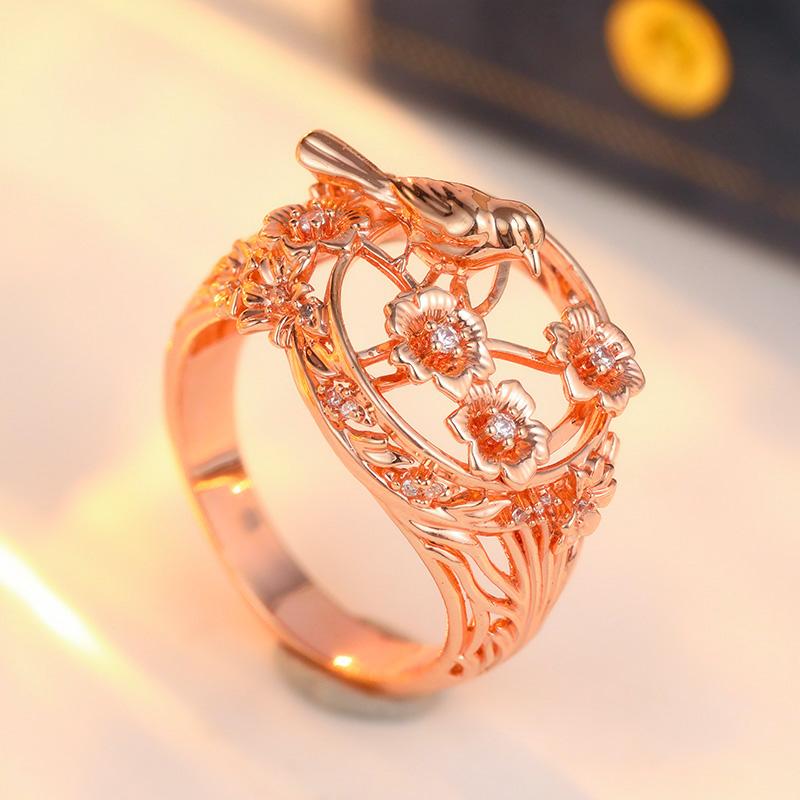 Vintage Inlay Weißer Zirkonia Damen Blume Vogel Ring Klassische Goldfarbe Handgeschnitzt Tägliches Tragen Party Schmuck Jahrestagsgeschenk