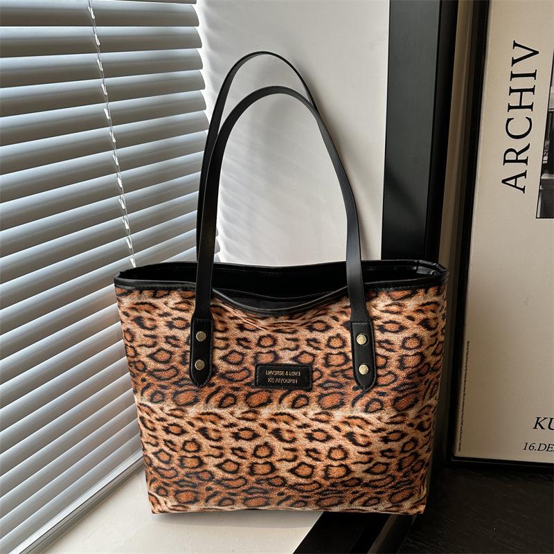 Popular textured bag women's 2025 autumn and winter new leopard print tote bag women's large-capacity commuting shoulder bag
