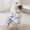 Ensemble Laisse Harnais Mignon pour Animaux avec Nœud Papillon Bretelles Respirantes en Forme de I pour Chiots Chatons Sécurité Marche Extérieure Fournitures Harnais Chat