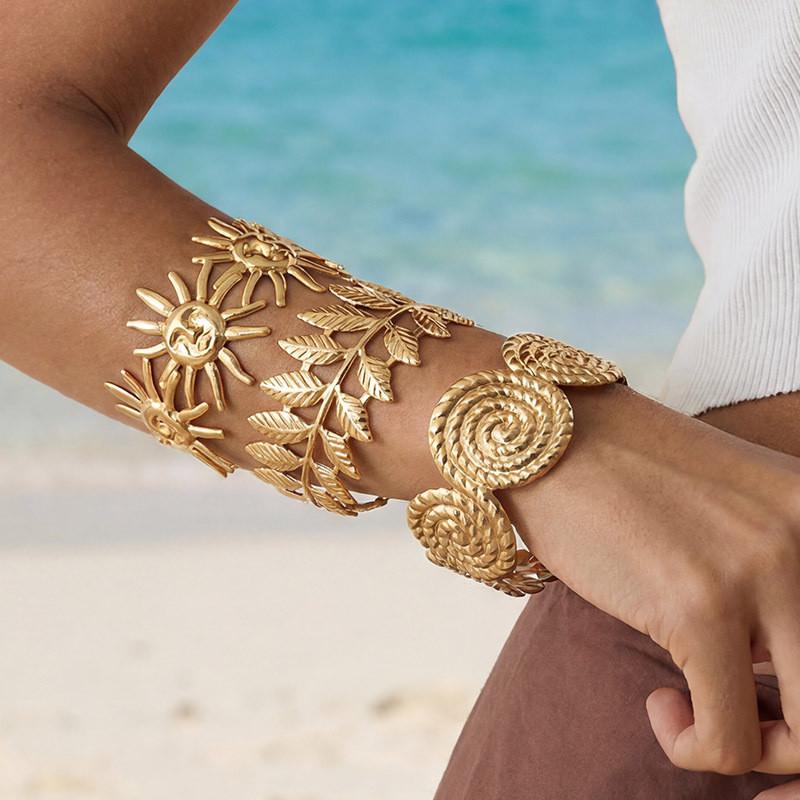 Beach Summer Shaped Leaf Metal Bracelet For Women With Electroplated Finish
