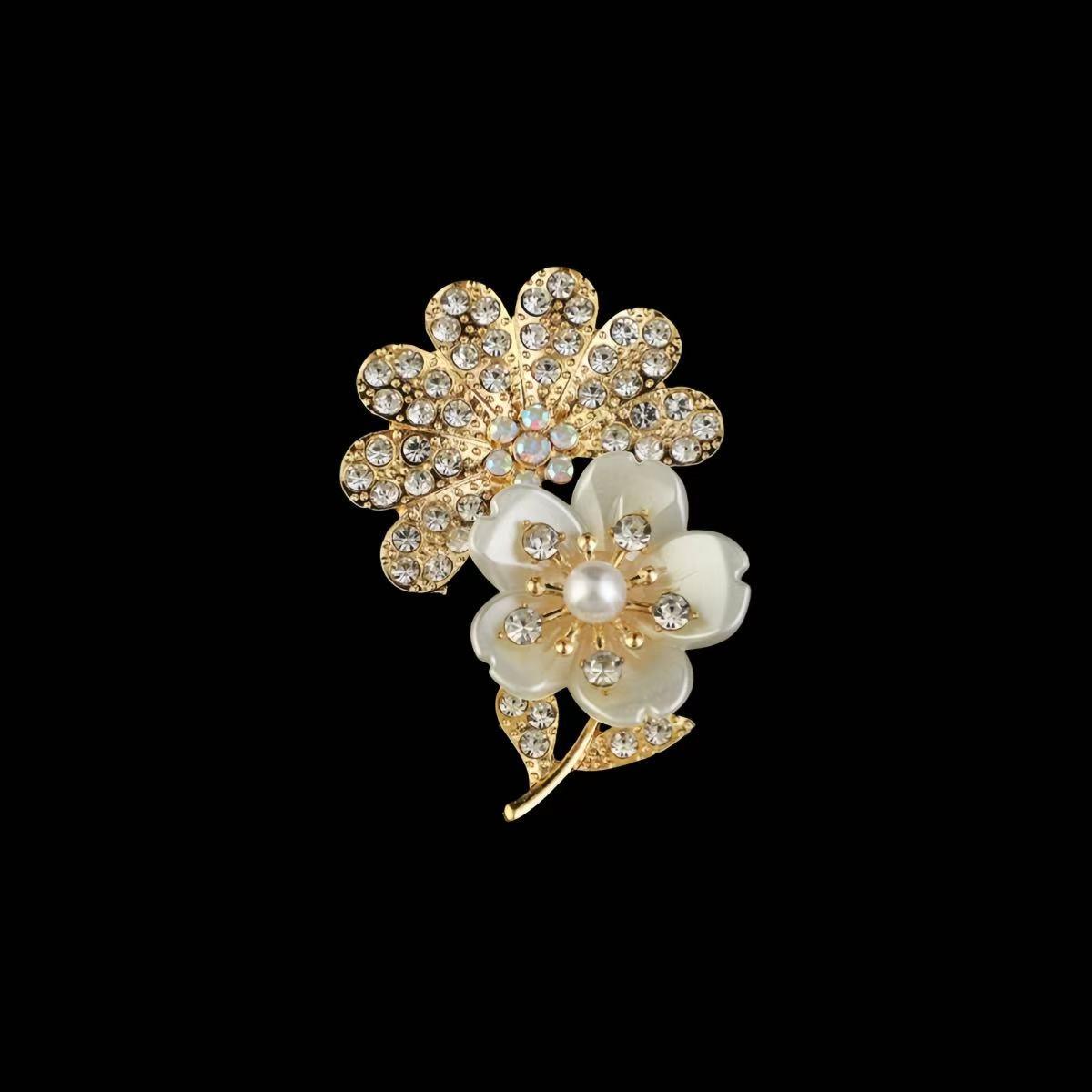 Корейская модная брошь: Золотая цветочная брошь с жемчугом и стразами для универсальных ретро-пальто