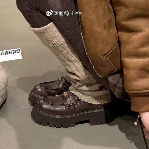 Cowhide version~ Grape mother makes the same old horse leather, small gold coins, British style round head and one pedal of lazy loafers.