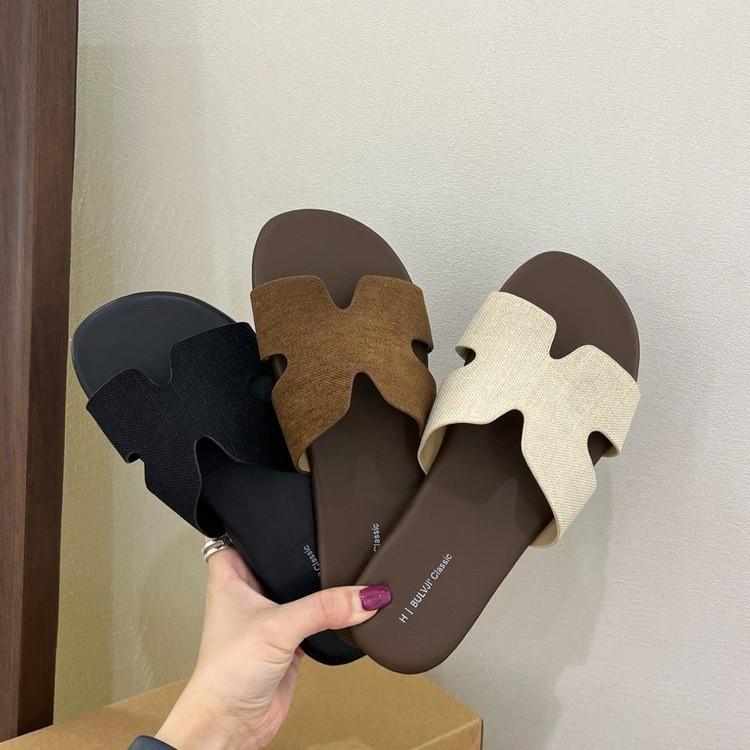 One-word slippers, fashionable and versatile flat-bottomed tourist beach 2025 summer new seaside simple and cool slippers
