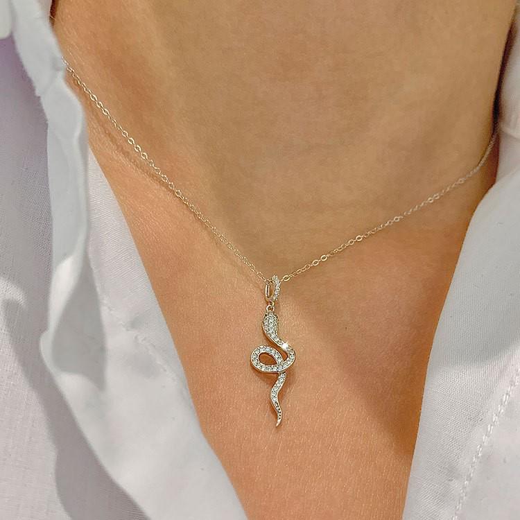 Shining Diamond Snake Necklace: Women's Luxury Fashion Clavicle Chain with Simple, Elegant Design