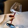 700ml Velkokapacitní vínově červená sklenice na červené víno Černá mašlička Červená stopka Křišťálová vysoce kvalitní pohár pro fine dining a speciální příležitosti