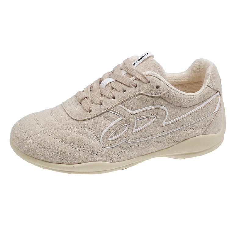 

Bai Jingting has the same dirty stray shoes for men and women, niche black retro racing German training shoes, couple thick-soled Forrest Gump shoes. 35