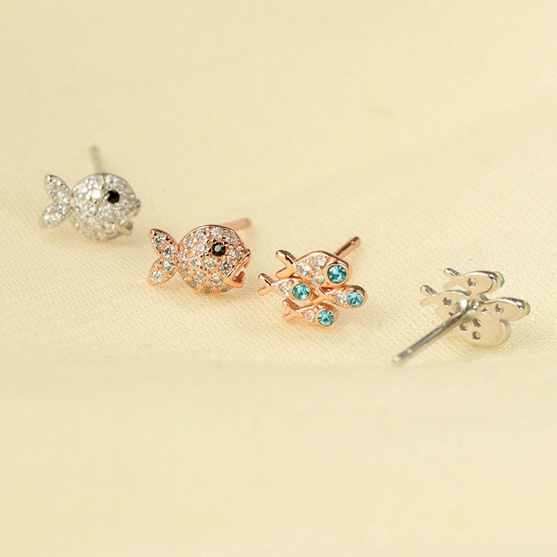 Boucles d'oreilles Petit Poisson Entièrement Diamant Design Asymétrique Boucles d'oreilles Mignonnes Tendance pour Femmes