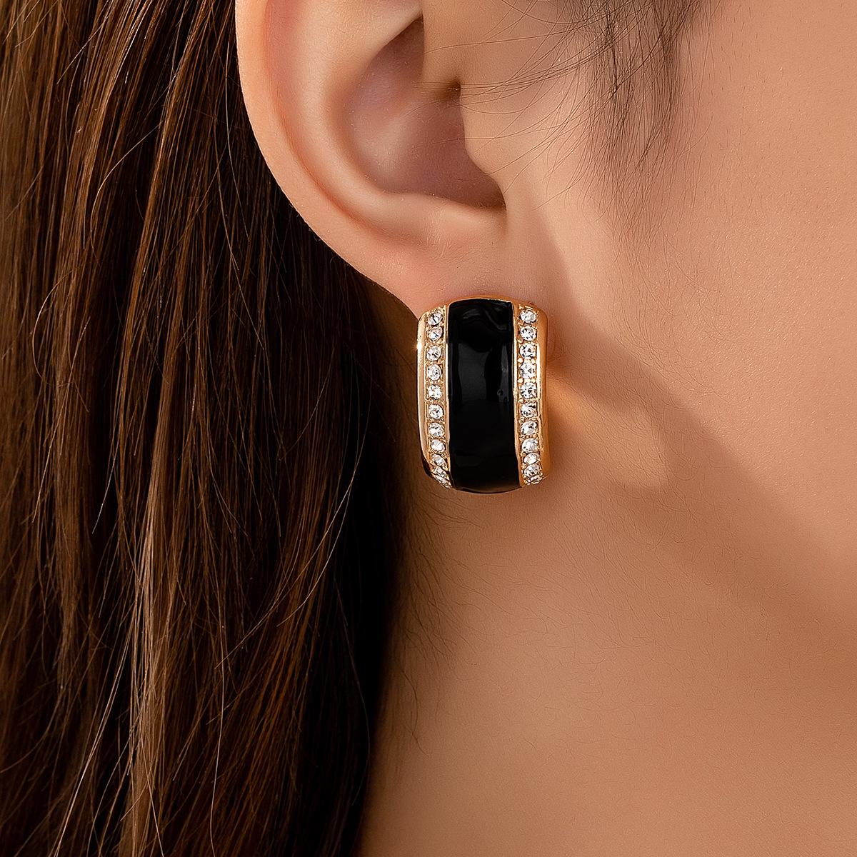 Versatile, Personalized Hong Kong Style Geometric Retro Stud Earrings for Women чёрный