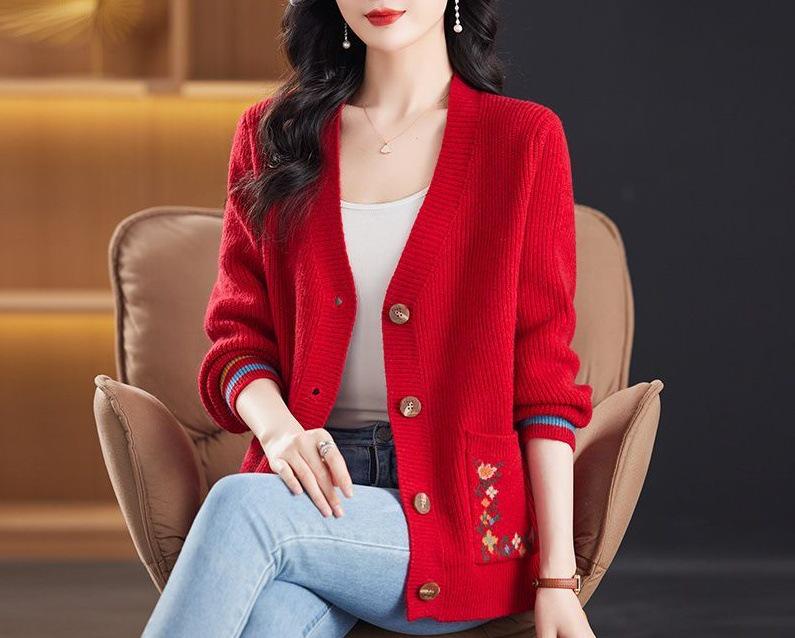 Dámský pletený kardigan s dvojitou kapsou, který omlazuje - Jarní/podzimní móda pro ženy středního a staršího věku