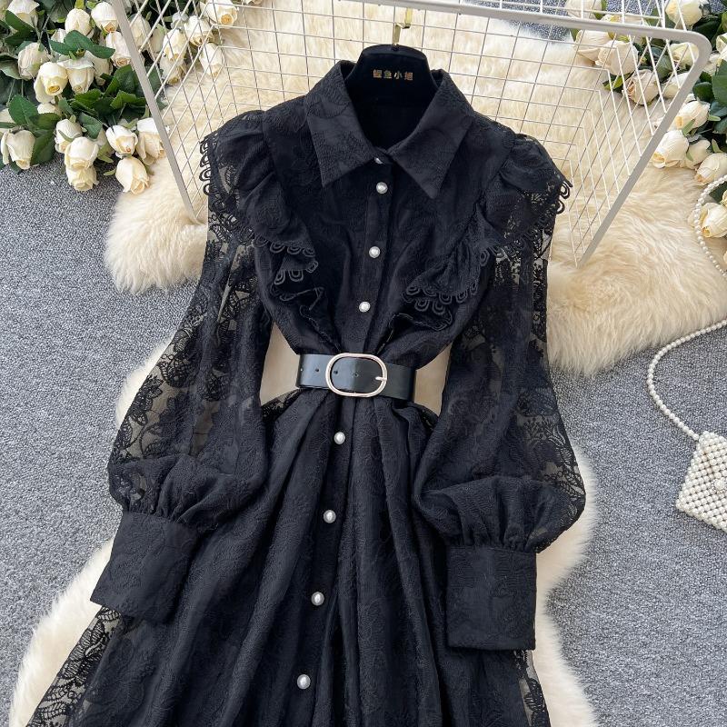 Aceasta este o rochie ușoară, luxoasă și de înaltă calitate, cu guler polo, pentru femei, cu un design unic și eteric de broderie din plasă de primăvară.