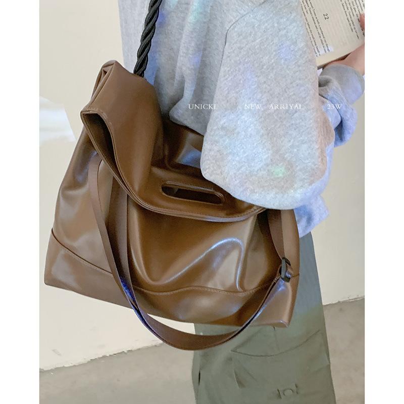 Autumn Retro Large-capacity Underarm Bag, Soft Surface Simple Tote Bag, Fashionable Commuting Crossbody Bag
