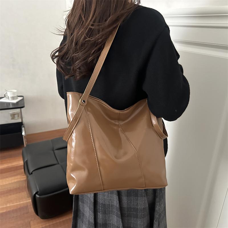 PU Solid Color Large Capacity Casual Tote Bag Winter Fashi Commuting Shoulder Bags 2026 Brand Temperament Versatile Female Bag