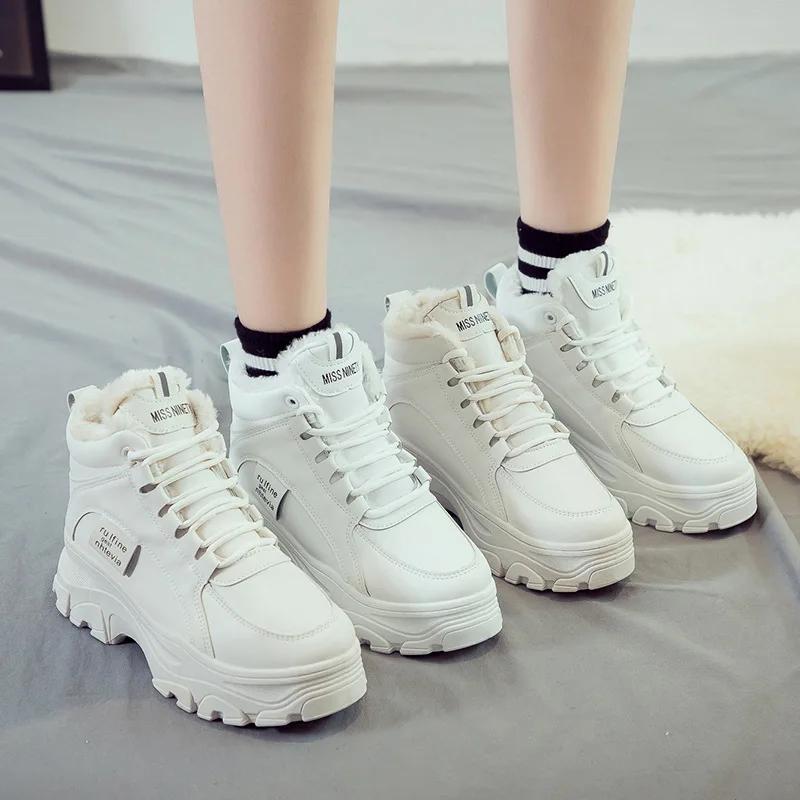 Zimní boty Dámské platformové boty 2024 Nové robustní tenisky Bílé vysoké kecky Ležérní boty Designová móda Plyšové teplé kotníkové boty Žena