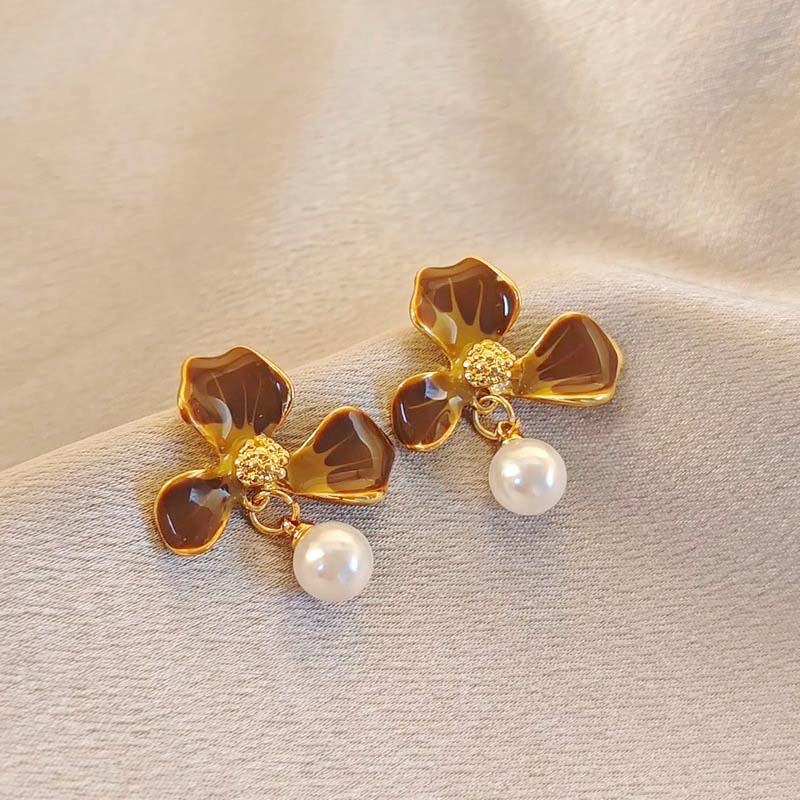 Vintage Metal Pearl Flower Drop Earrings for Women Exquisite Brown Drip Oil Irregular Petal Temperament Earrings Wedding Zircon
