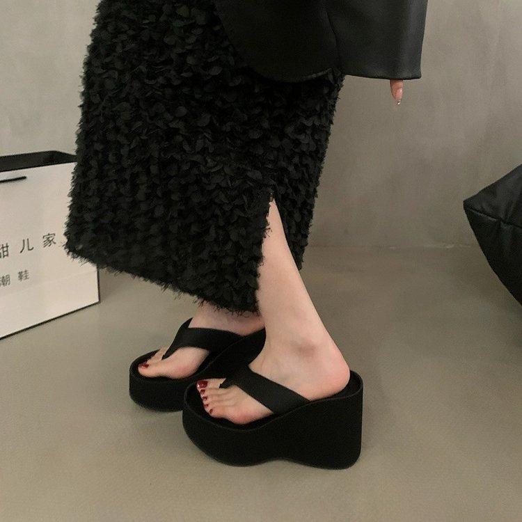 Sandals muffin thick-soled cool slippers women's summer 2025 casual beach shoes toe Korean version of flip-flops outer wear