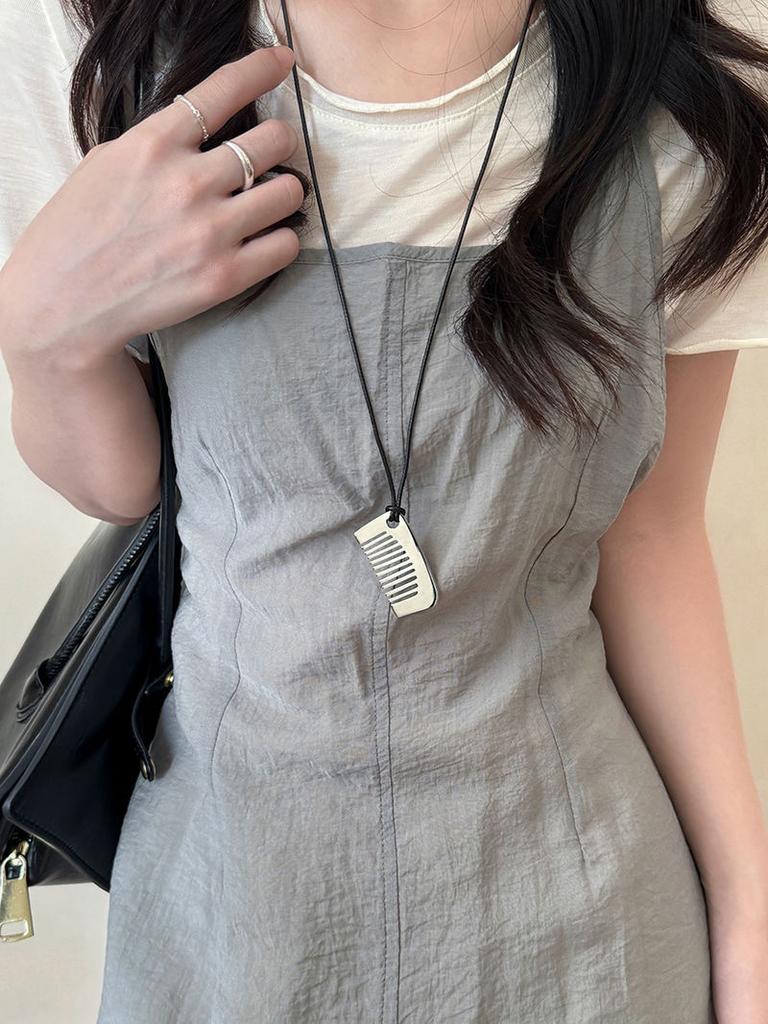 Personality Temperament Comb Pendant Necklace for Women 2025 Trend New Delicate Design Jewelry Fashion Accessories