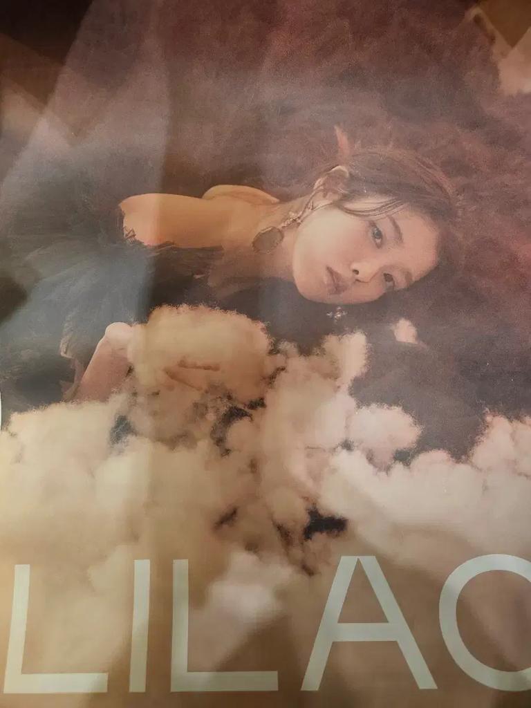 5ème Album d'IU Lilac (2 albums) + 2 Affiches (Ensemble) - Non ouvert