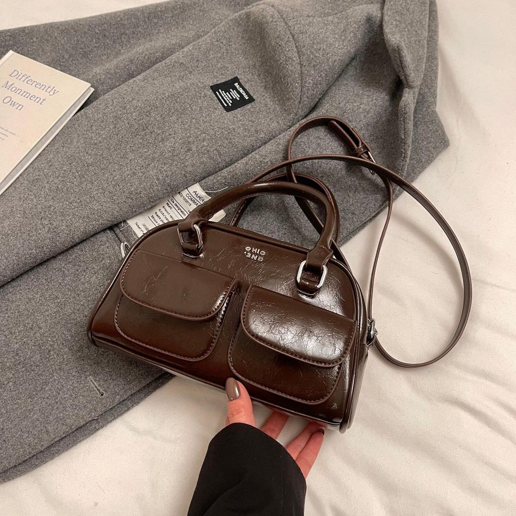 2025 Winter New Fashion Retro Casual Bowling Bag Women's High Sense Niche Commuter Portable Messenger Bag