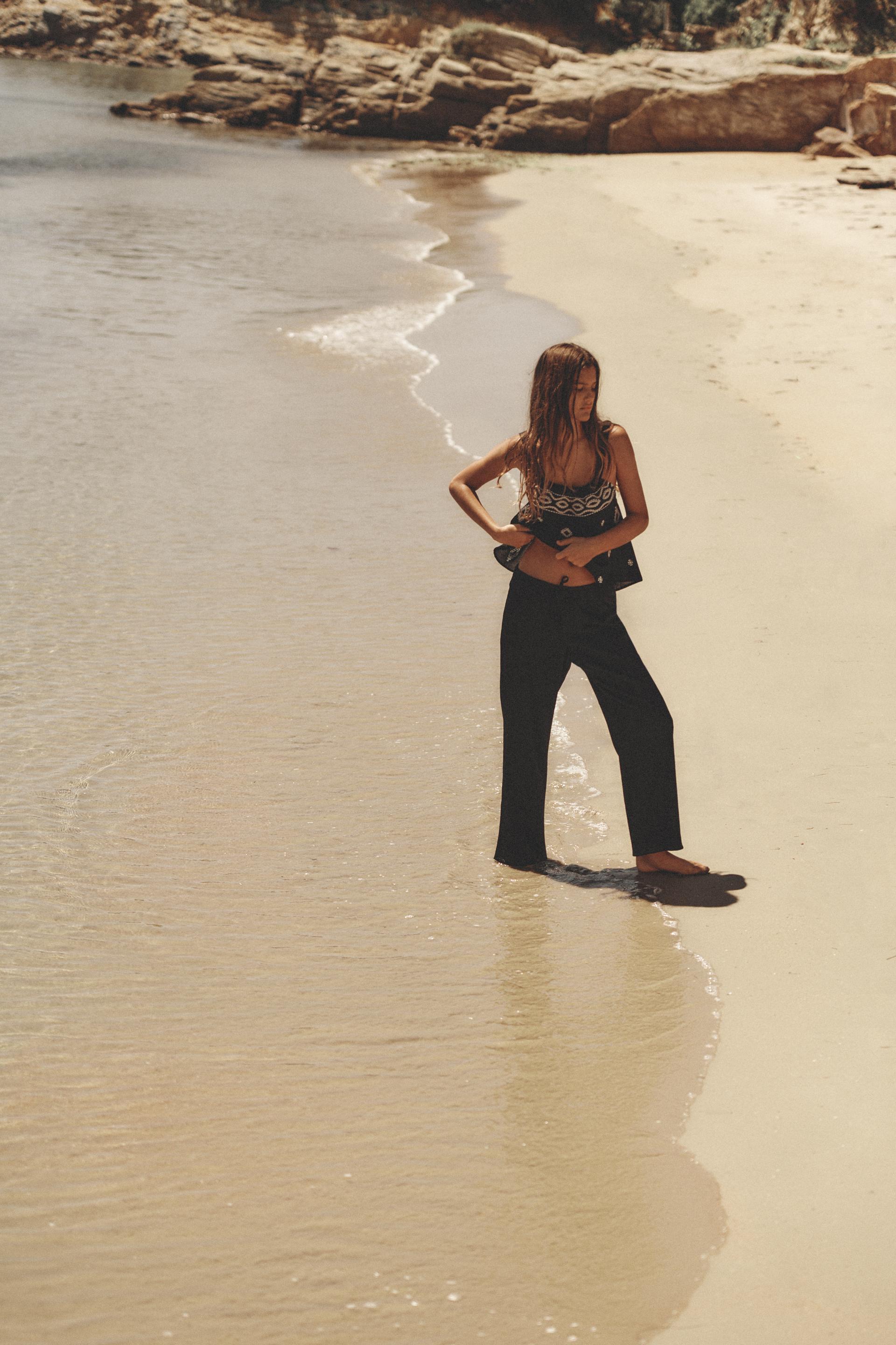 

CROPPED STRAIGHT-FIT SATIN TROUSERS