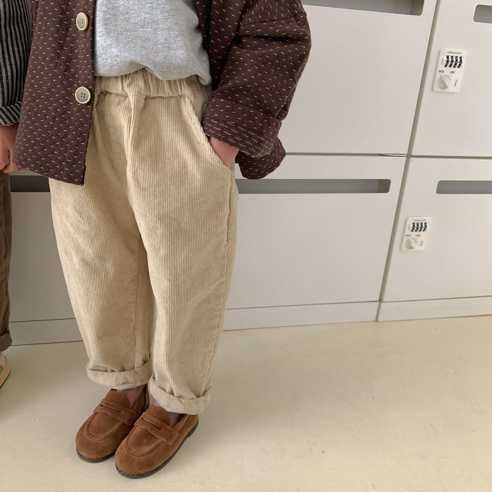 

Корейские вельветовые брюки для мальчиков, повседневные брюки для девочек на осень-зиму, длинные брюки, детские брюки, брюки 130cm бежевый