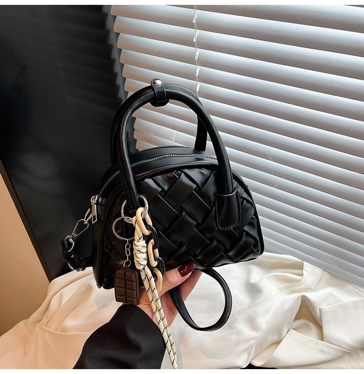 

Сумка-тоут женская новая ретро универсальная сумка-ракушка нишевая мода на плечо сумка-мессенджер чёрный