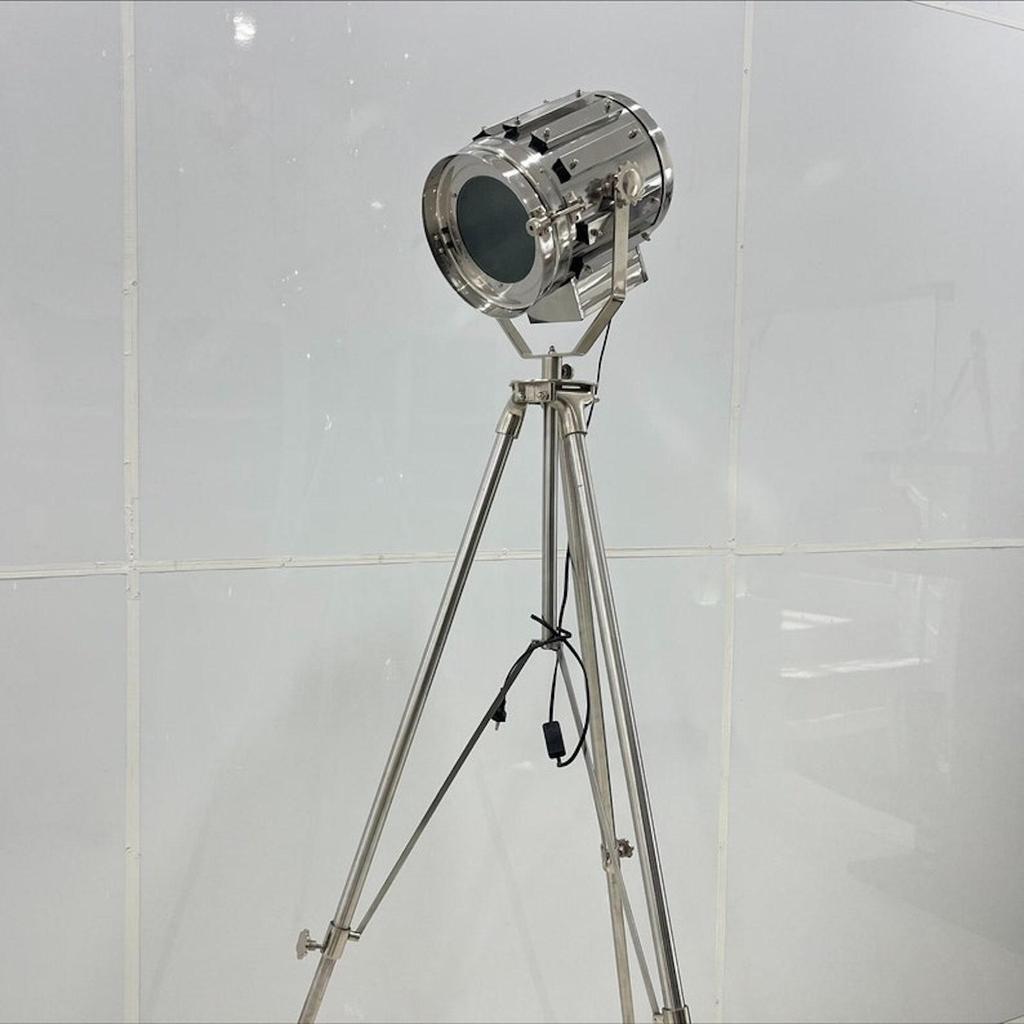 Stojací lampa Searchlight s povrchovou úpravou v chromu s ocelí, bodové světlo, nastavitelné bytové dekorace, stojací rohová světla