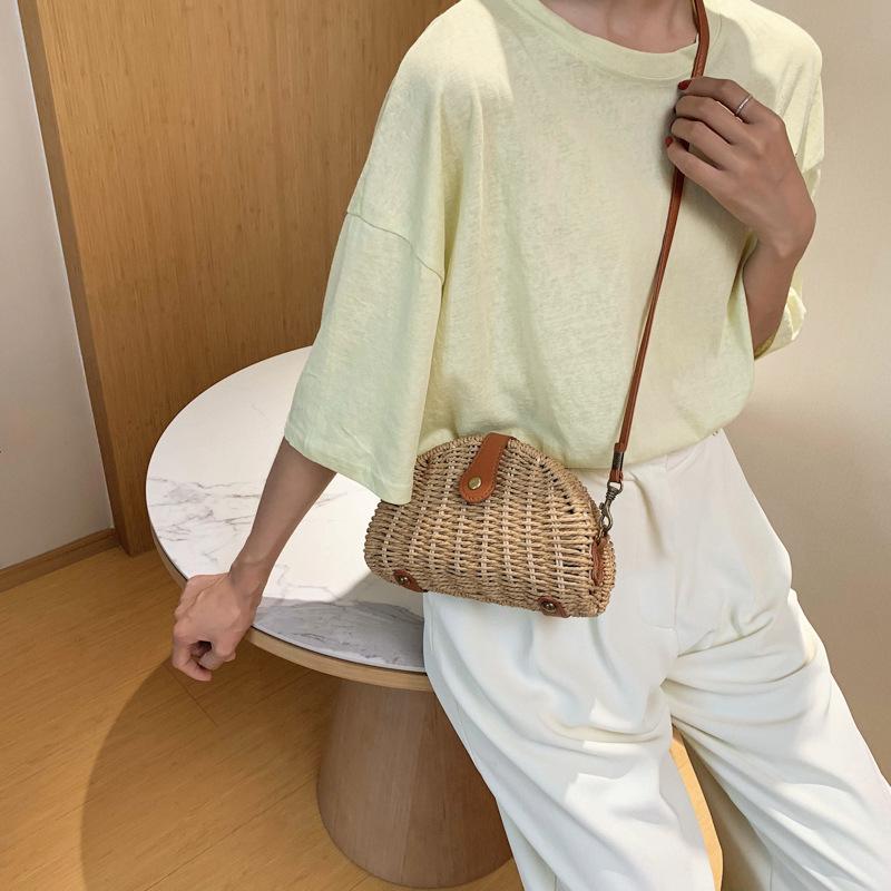 Satteltasche Damen 2025 Sommer neue Mode lässige gewebte Tasche Trend vielseitige Nische Messenger Strohtasche