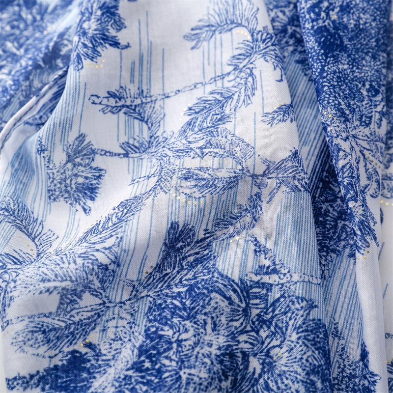 Retro Chinese Silk Scarf: Blue & White Porcelain Sunscreen Shawl for Hanfu & Photography